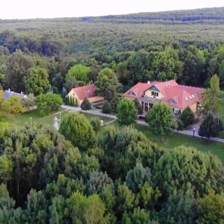 Nagy-Magyarorszag Park Bed & Breakfast Isztimer ภายนอก รูปภาพ