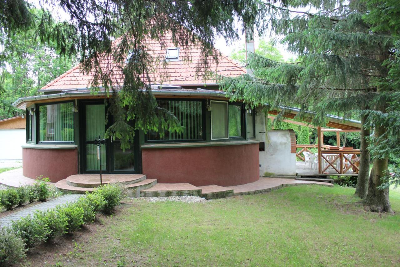 Nagy-Magyarorszag Park Bed & Breakfast Isztimer ภายนอก รูปภาพ