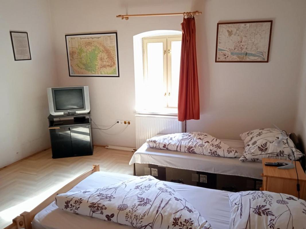 Nagy-Magyarorszag Park Bed & Breakfast Isztimer ภายนอก รูปภาพ