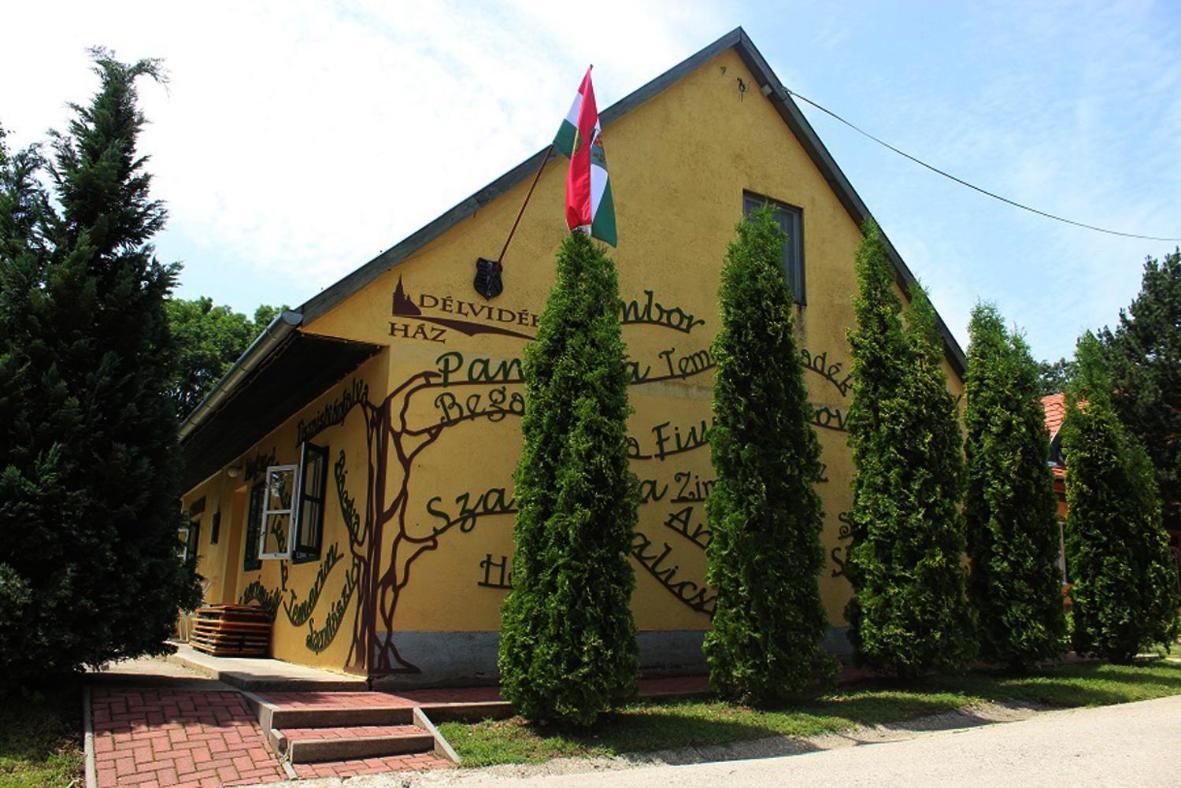 Nagy-Magyarorszag Park Bed & Breakfast Isztimer ภายนอก รูปภาพ